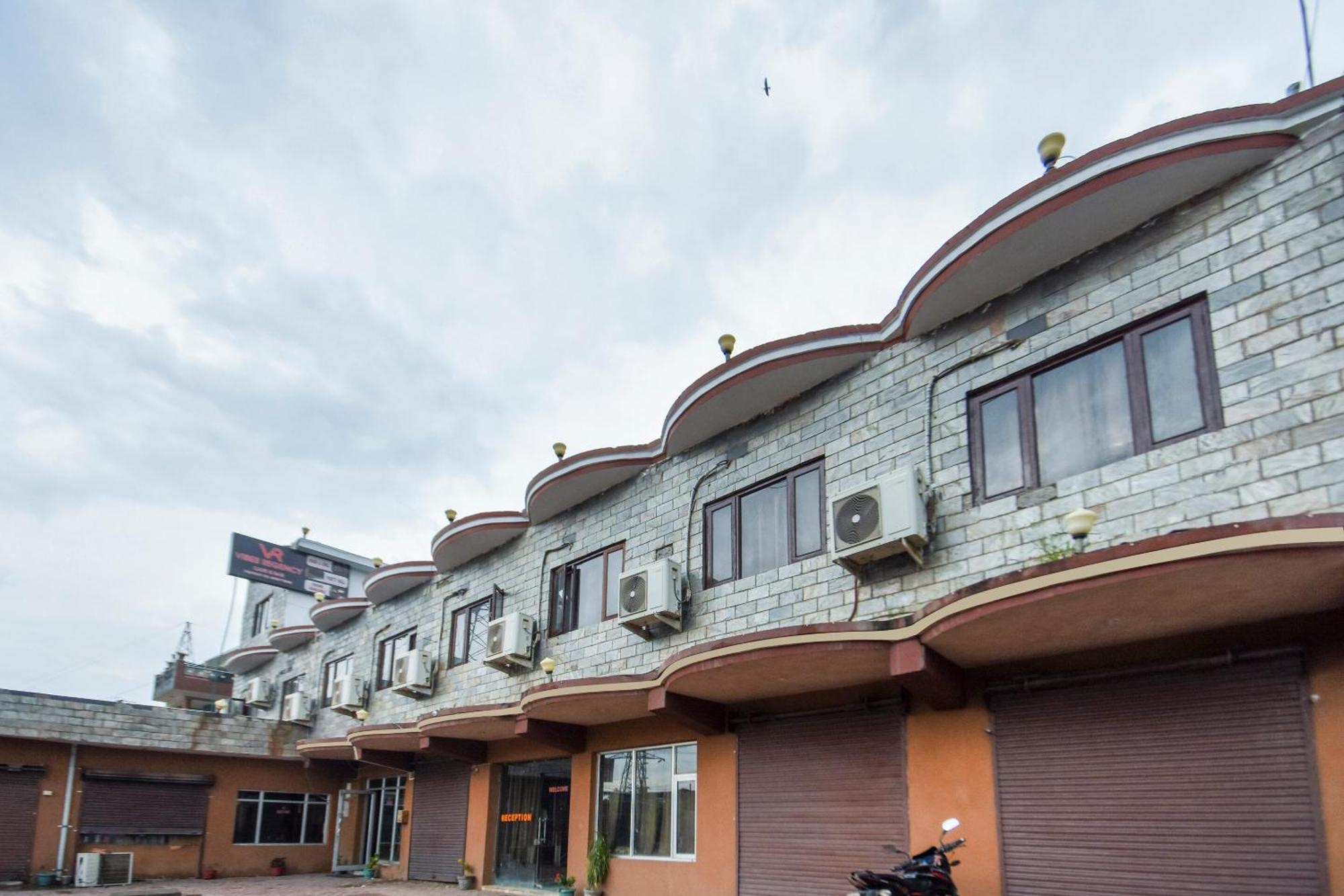 Oyo Flagship Vibes Hotel Nalagarh Bagian luar foto
